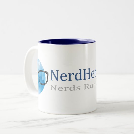 Nerd Herd Running Coffee Mok (Voorkant links)