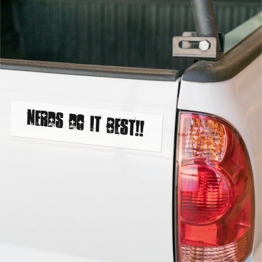 Nerds doen het best! bumpersticker (Op Truck)