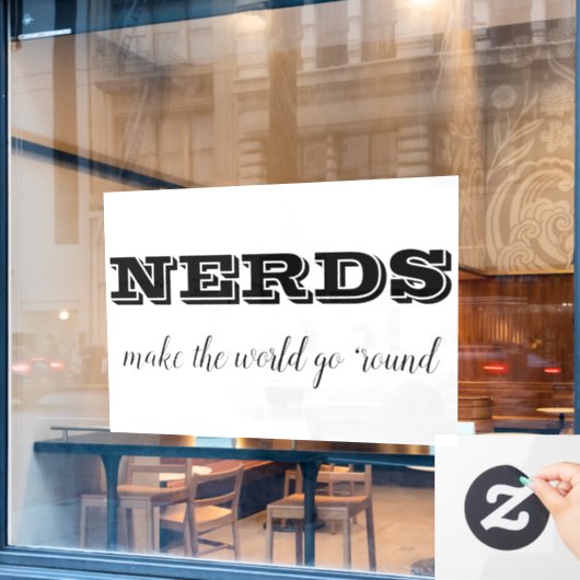 NERDS maakt de wereld rond Raamsticker (Cafe Raam)