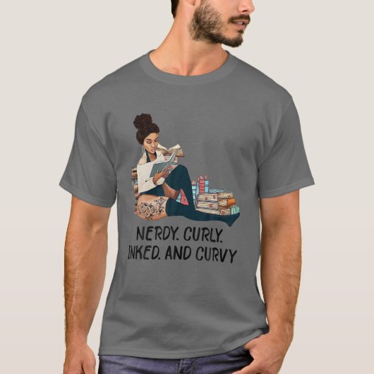 Nerdy Curly Inked and Curvy Reading Books Tattoo L T-shirt (Voorkant)