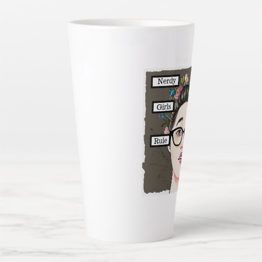 Nerdy meisjes heersen over de wereld latte mok (Voorkant)