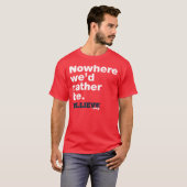 "Nergens zouden we liever zijn." Red Tee Shirt (Voorkant volledig)