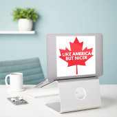 Net als Amerika, maar mooiere vinyl Sticker (Laptop op bureau)