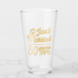 Net getrouwd 50 jaar geleden II Glas<br><div class="desc">Schudontwerp, perfect voor iedereen die 50 jaar getrouwd is en voor een huwelijksvolksuitreiking. Het maakt een geweldige matroos voor paren! 'Net getrouwd 50 jaar geleden' citaat voor een paar dat 50 jaar geleden getrouwd was of een paar dat trouwt op hun gouden verjaardag. Ben je een romantische echtgenoot of vrouw?...</div>
