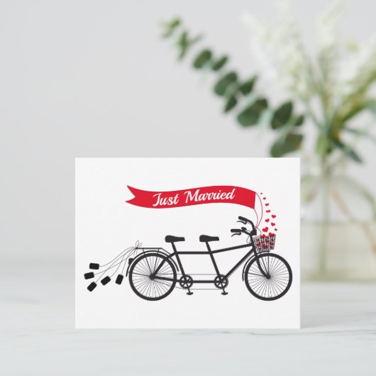 Net getrouwd, bruiloft tandem fiets aankondigingskaart (Staand voorkant)