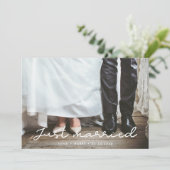 Net getrouwd Eenvoudige bruiloft fotokaart Aankondiging (Staand voorkant)