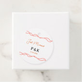 Net getrouwd en voeg de naam van het paar toe datu bedankjes labels (In situ)