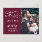 Net getrouwd Merlot Red Elegant Wedding Photo Aankondigingskaart (Voorkant)