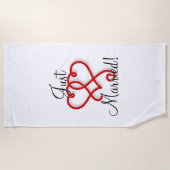 Net Getrouwd met Rode Gekoppelde Kronkelende Harte Strandlaken (Voorkant)