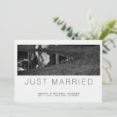 Net getrouwd minimalistische foto bruiloft aankond kaart (Staand voorkant)