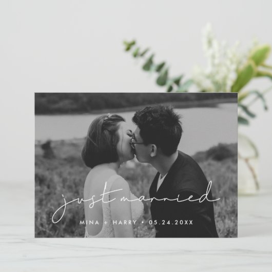 Net getrouwd Minimalistische handgeschreven foto Aankondiging (Staand voorkant)