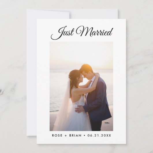 Net getrouwd Modern Script Custom Photo Wedding Aankondiging (Voorkant)