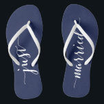 Net Getrouwd Navy Blauwe Trouwfeest Flip Flops<br><div class="desc">Net getrouwd eenvoudige navy blauwe trouwfeest flip flops met slanke bandjes</div>