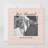 Net Getrouwd Pastel Perzik en Gouden Geometrisch Feestdagenkaart (Voorkant)