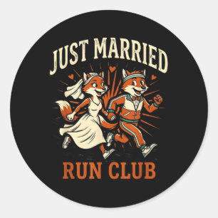 Net Getrouwd Ren Club Trouwloper Koppel Humor Ronde Sticker