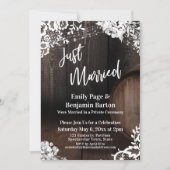 Net getrouwd rustieke houten vat verlicht bloemen kaart (Voorkant)