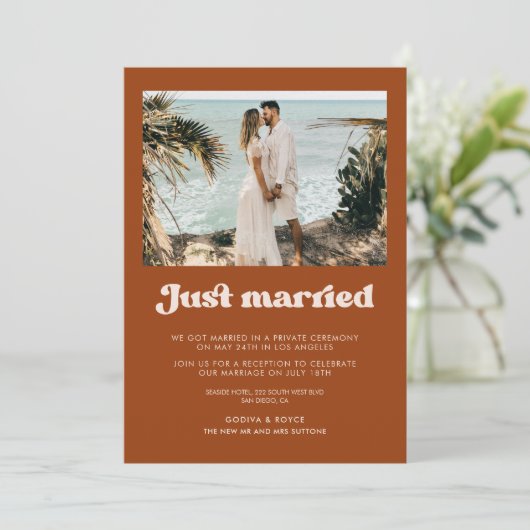 Net getrouwd Stijlvolle retro Burnt Oranje fotokaa Kaart (Staand voorkant)