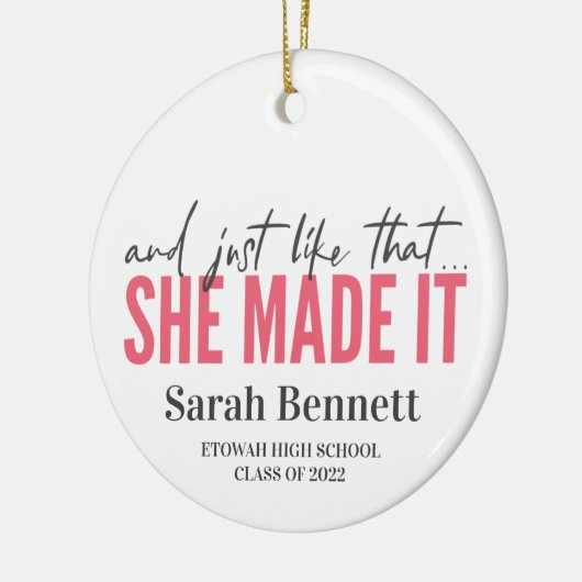 Net zoals ze het afstuderen aankondigde keramisch ornament (Links)