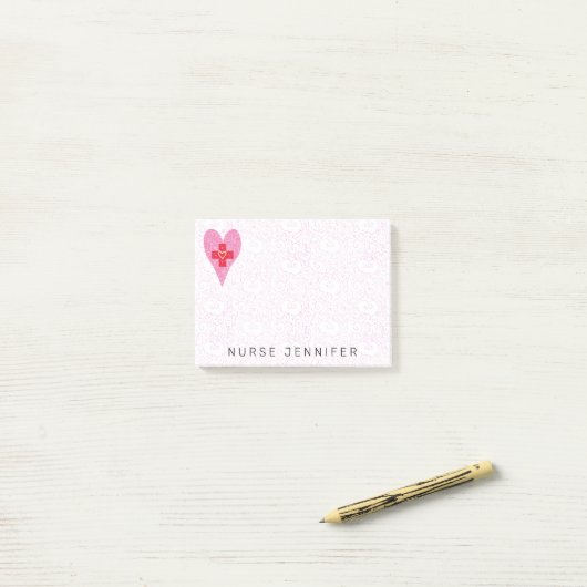 Neurse monogram roze hartenpatroon 4x3 post-it® notes (Op bureau)
