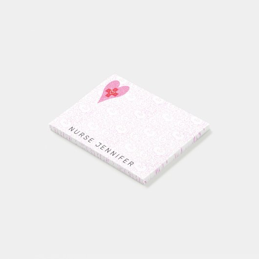 Neurse monogram roze hartenpatroon 4x3 post-it® notes (Schuin)