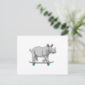 Neushoorn als skater met skateboard briefkaart (Staand voorkant)