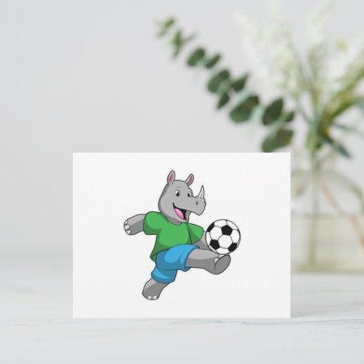 Neushoorn als voetballer met voetbal briefkaart (Staand voorkant)