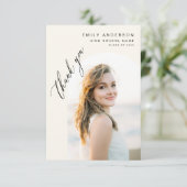 Neutraal beige Afstuderen eenvoudig foto Afstudere Bedankkaart (Staand voorkant)