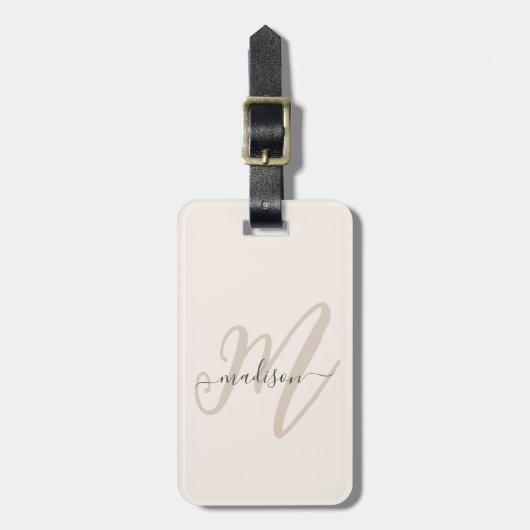Neutraal Beige Boho Script Monogram en Naam Bagagelabel (Voorkant verticaal)