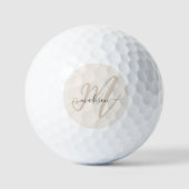 Neutraal Beige Boho Script Monogram en Naam Golfballen (Voorkant)