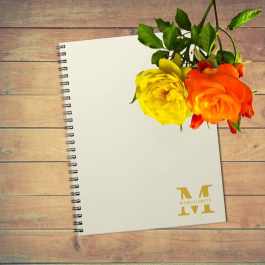Neutraal beige goud monogram notitieboek
