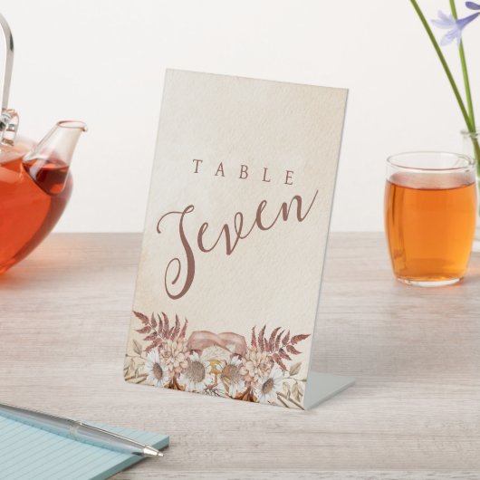 Neutraal Boho Floral Table Number Reclamebord Met Voetstuk (Insitu)