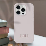 Neutraal dubbellaags minimalistisch Initiaal monog iPhone 13 Pro Max Hoesje<br><div class="desc">Je weet dat verfijning en stijl en eenvoud vaak precies zijn wat je nodig hebt. Ontworpen voor de veeleisende smaak van de moderne minimalist, is dit accessoire een mix van tijdloze elegantie en hedendaagse functionaliteit. Het neutrale kleurenpalet vult elk ensemble aan en begeleidt moeiteloos uw look van dag tot nacht....</div>