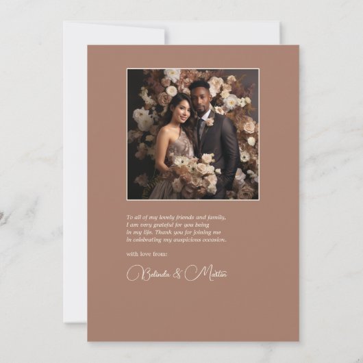 Neutraal Elegant Mocha Mousse Bloemen Bedankkaart (Achterkant)