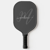 Neutraal Grijs Stijlvol Script Monogram en Naam Pickleball Paddle (Voorkant)