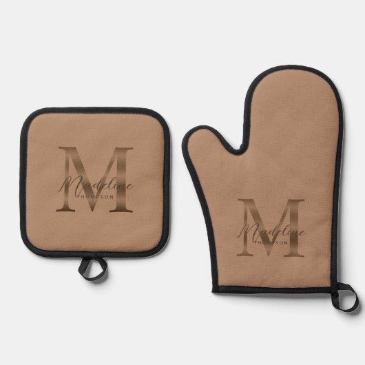 Neutral Taupe and Metallic Gold Monogram Script Ovenwant & Pannenlap Set (Voorkant)