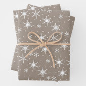 Neutral Taupe Winter Holiday Snowflake Patroon Inpakpapier Vel (In situ)