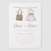 Neutrale babykleding Spaans geslacht onthullen Vellum Uitnodigingen (Voorkant)