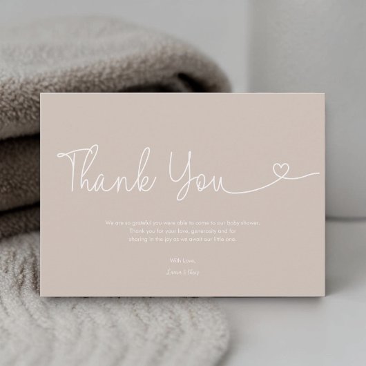 Neutrale Beige aardetoon Baby Shower Script Hart Bedankkaart