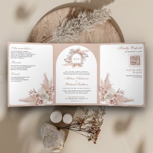 Neutrale Beige Bloemige Boho Pampas QR Code Trouwe Drieluik Uitnodiging