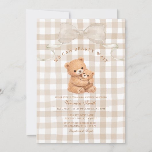 Neutrale Beige Gingham Beer Babyshower Uitnodiging (Voorkant)
