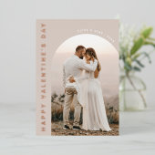 Neutrale Boho Arch Valentijns Foto Folie Feestdagenkaart (Staand Voorkant)
