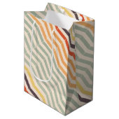 Neutrale Chevron Zig Zag Stripes Medium Cadeauzakje (Voorkant Gekanteld)
