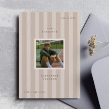 Neutrale Kleur Sportieve Strepen Afstudeerfoto