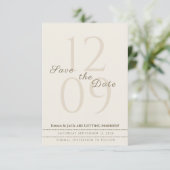 Neutrale Minimalistische Script Namen & Grote Datu Save The Date (Staand voorkant)