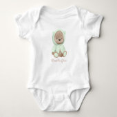 Neutrale Sage Green Teddy Bear Persoonlijke Naam Romper (Voorkant)