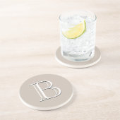 Neutrale Tan van gepersonaliseerd Monogrammatisch Zandsteen Onderzetter (Zijkant)