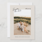 Neutrale Tone Witty Foto bewaart de datum Uitnodig Kaart (Achterkant)