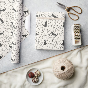 Neutrale Zwarte Kat en Garentbal Patroon Cadeaupapier
