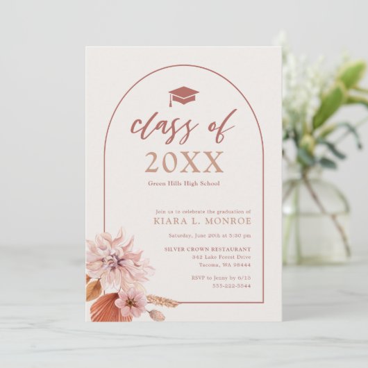 Neutrals en gedempt roze bloemen afstudeerfeest kaart (Staand voorkant)