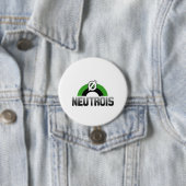 Neutrois trots ronde button 7,6 cm (In situ)